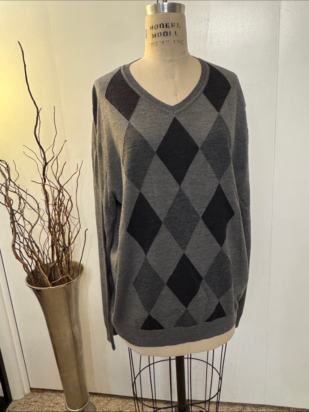 Apt. 9 Gray Argyle merino wool V-Neck Sweater